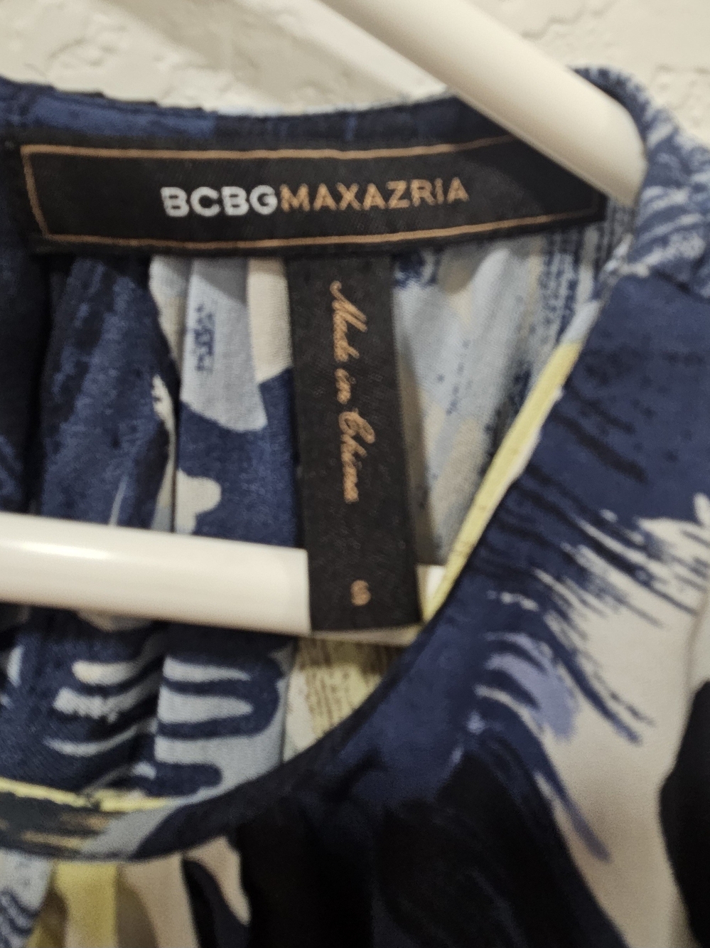 BCBGMaxazria Navy & Neutral Brushstroke Sleeveless Blouse With Open Back - Picture 2 of 7